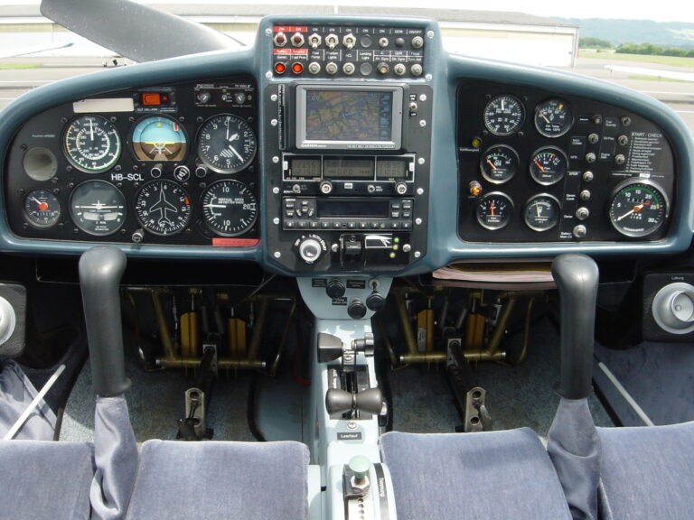 Katana HB-SCL Cockpit